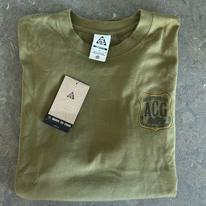 Men’s Nike ACG t shirt green medium
